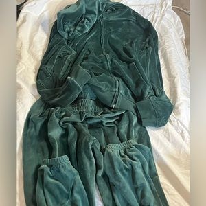 Victoria secret’s pink sweatsuit